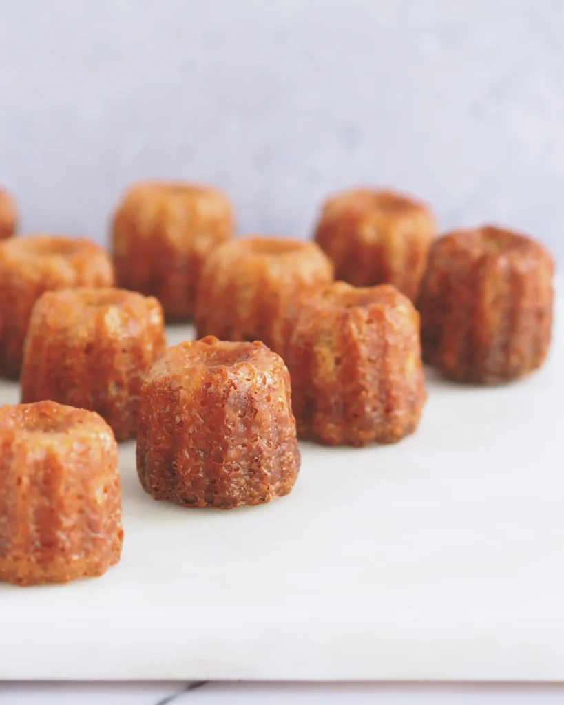 Cannelés veganos artesanales en Barcelona — pastelería vegana por encargo Atomic Pastries